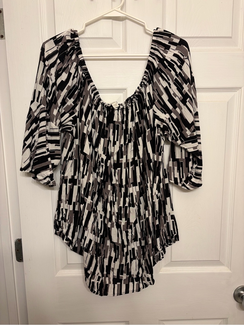 Cato Black, White & Gray Geometric Peasant Top